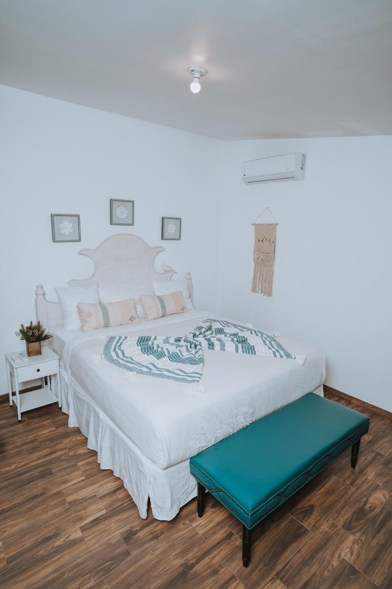 Hotel Oasis 444 *
